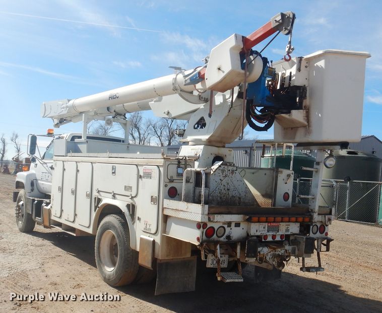 image for item DJ4905 1999 GMC C7500  bucket truck