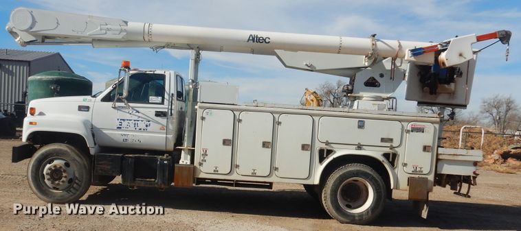 image for item DJ4905 1999 GMC C7500  bucket truck