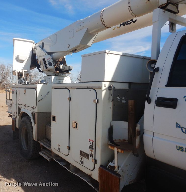 image for item DJ4905 1999 GMC C7500  bucket truck