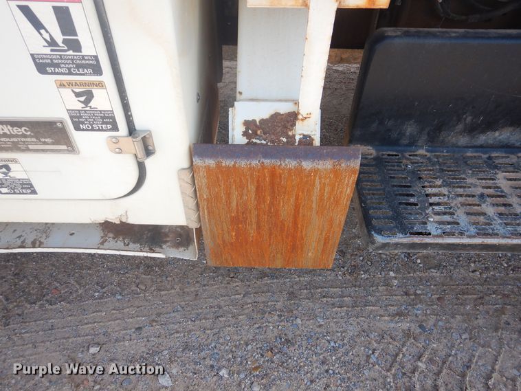 image for item DJ4905 1999 GMC C7500  bucket truck