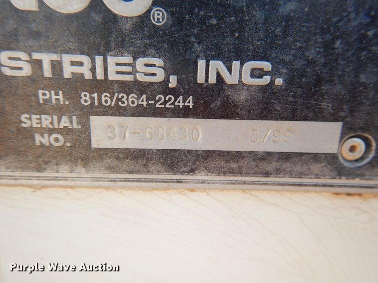 image for item DJ4905 1999 GMC C7500  bucket truck