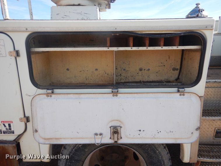 image for item DJ4905 1999 GMC C7500  bucket truck