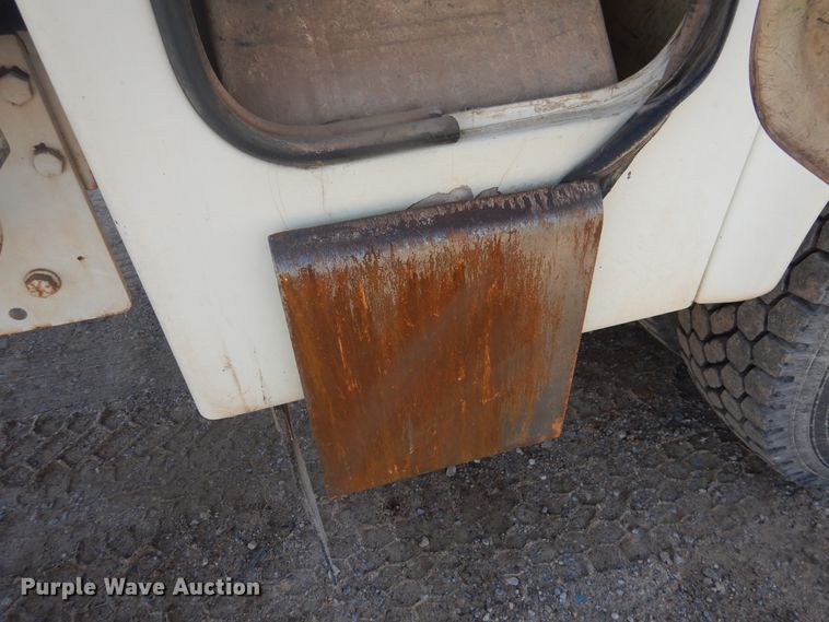 image for item DJ4905 1999 GMC C7500  bucket truck