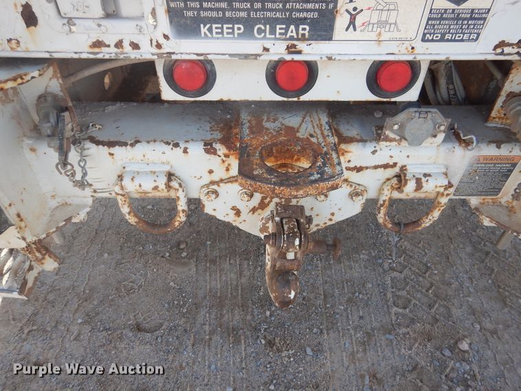 image for item DJ4905 1999 GMC C7500  bucket truck