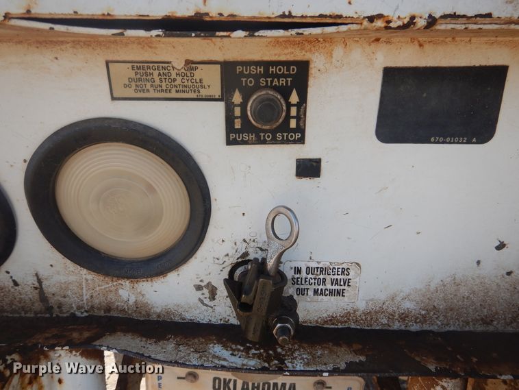 image for item DJ4905 1999 GMC C7500  bucket truck