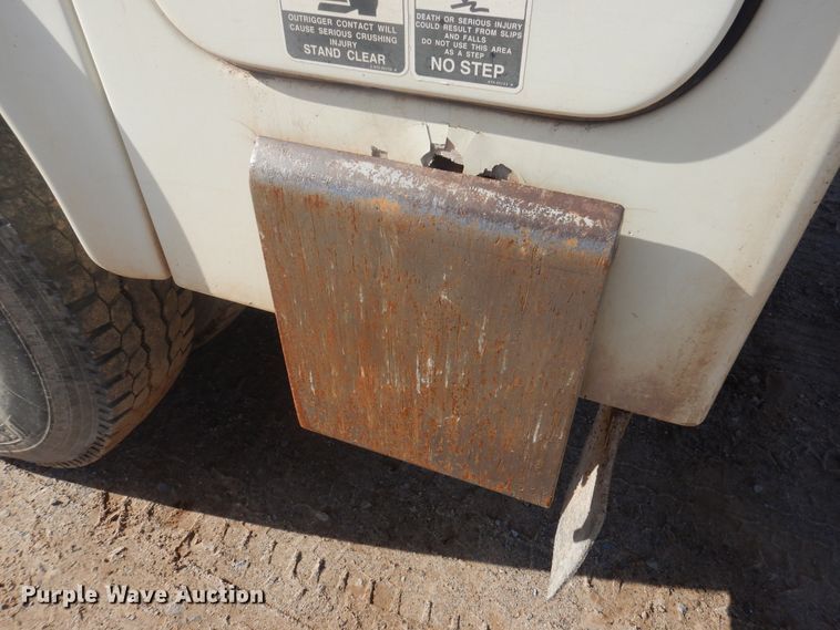 image for item DJ4905 1999 GMC C7500  bucket truck