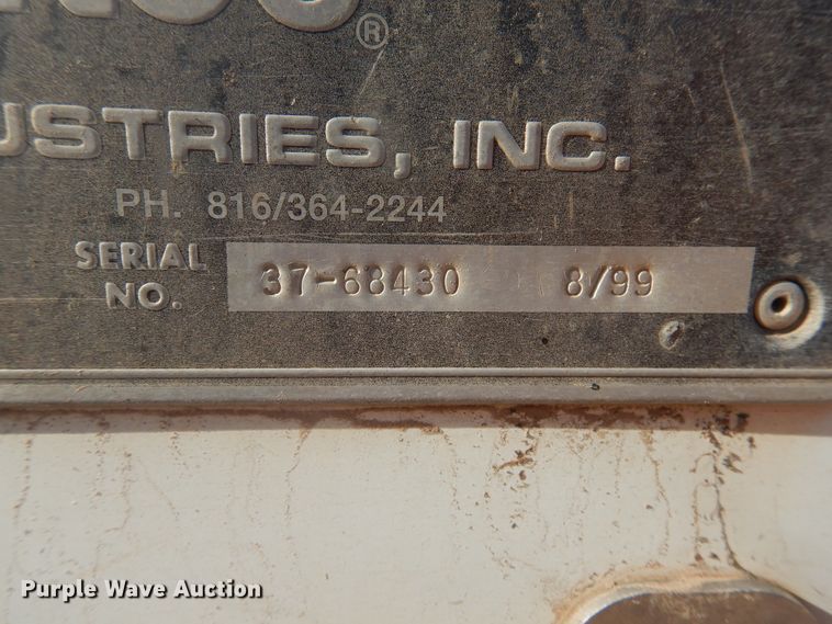 image for item DJ4905 1999 GMC C7500  bucket truck