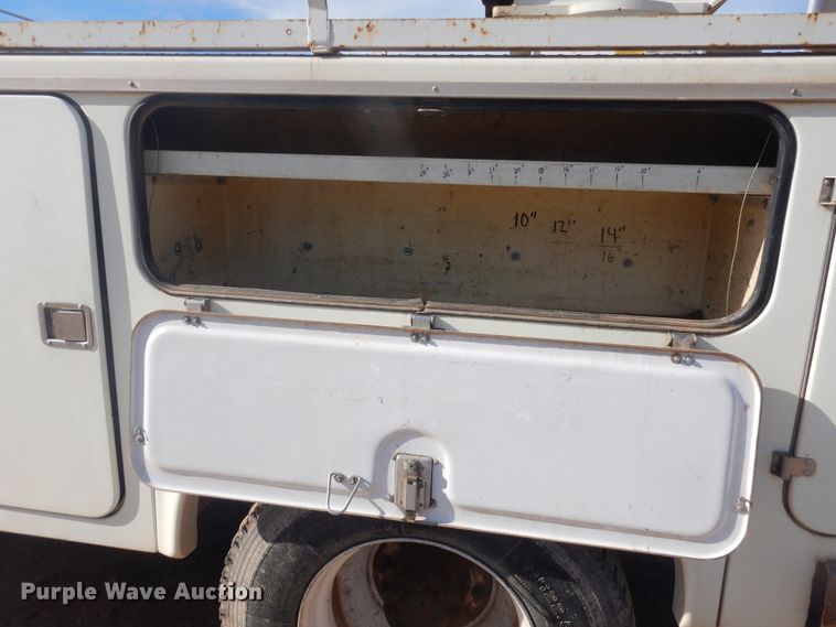 image for item DJ4905 1999 GMC C7500  bucket truck