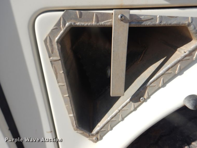 image for item DJ4905 1999 GMC C7500  bucket truck