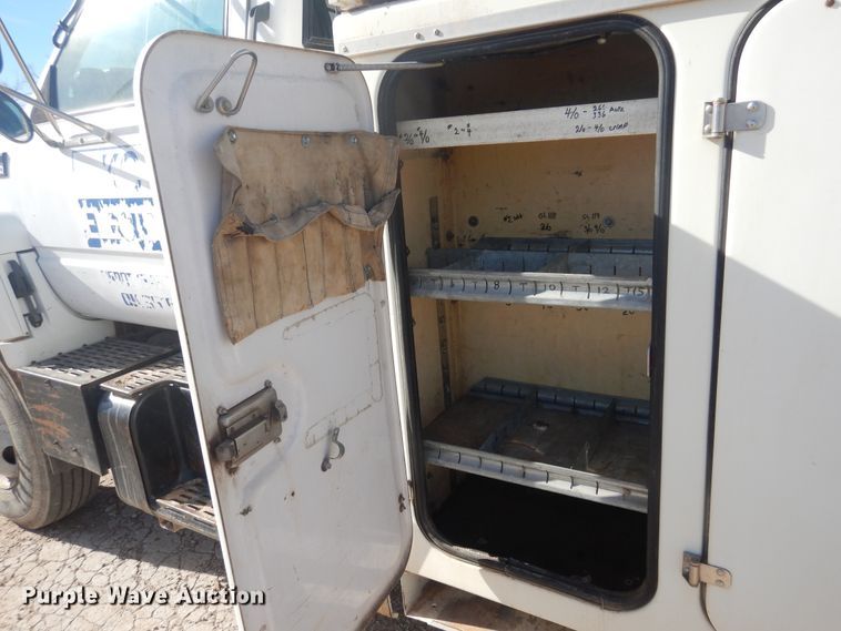 image for item DJ4905 1999 GMC C7500  bucket truck