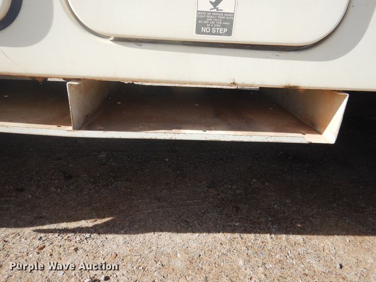 image for item DJ4905 1999 GMC C7500  bucket truck