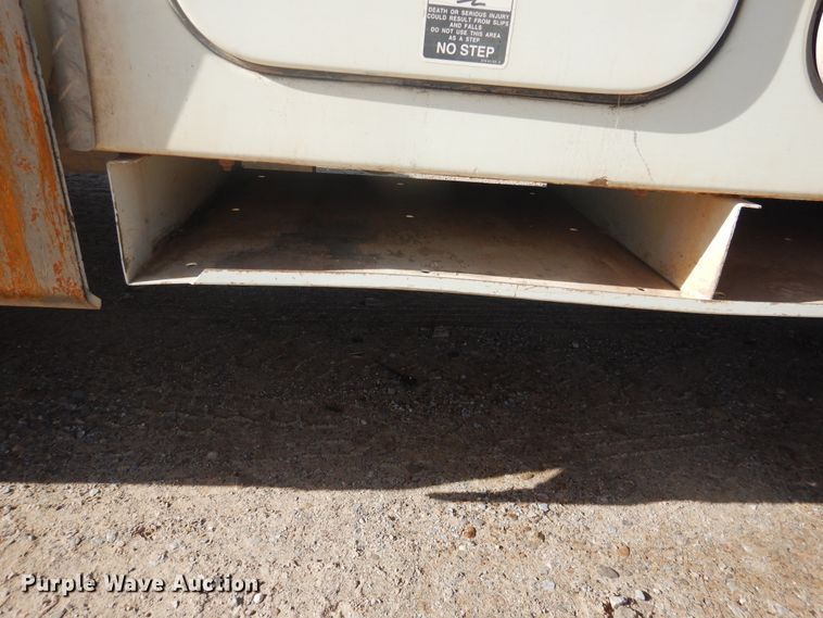 image for item DJ4905 1999 GMC C7500  bucket truck