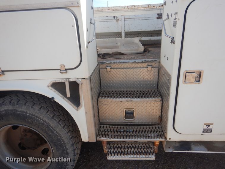 image for item DJ4905 1999 GMC C7500  bucket truck