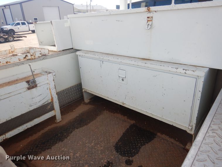 image for item DJ4905 1999 GMC C7500  bucket truck