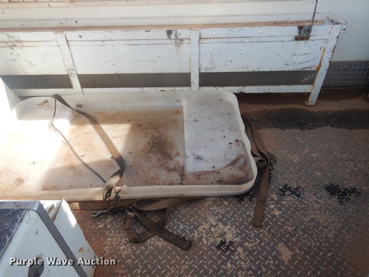 image for item DJ4905 1999 GMC C7500  bucket truck