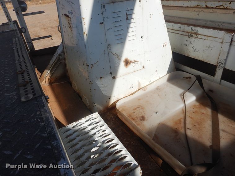 image for item DJ4905 1999 GMC C7500  bucket truck