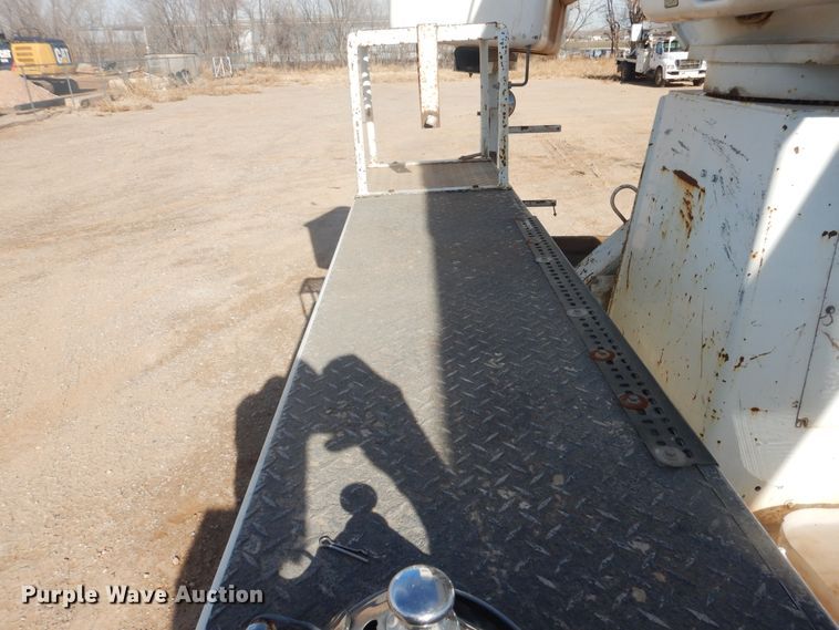 image for item DJ4905 1999 GMC C7500  bucket truck