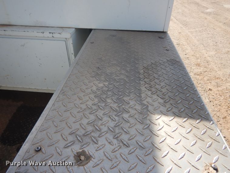 image for item DJ4905 1999 GMC C7500  bucket truck