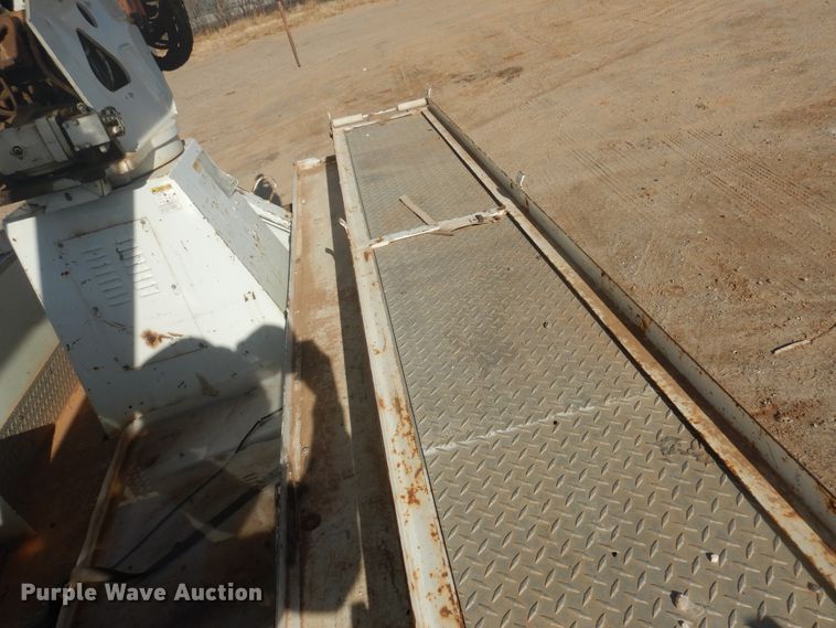 image for item DJ4905 1999 GMC C7500  bucket truck