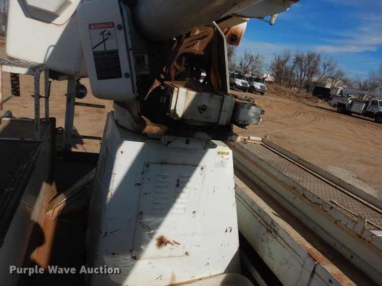 image for item DJ4905 1999 GMC C7500  bucket truck