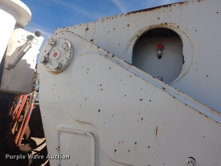 image for item DJ4905 1999 GMC C7500  bucket truck