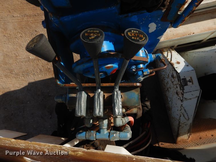 image for item DJ4905 1999 GMC C7500  bucket truck