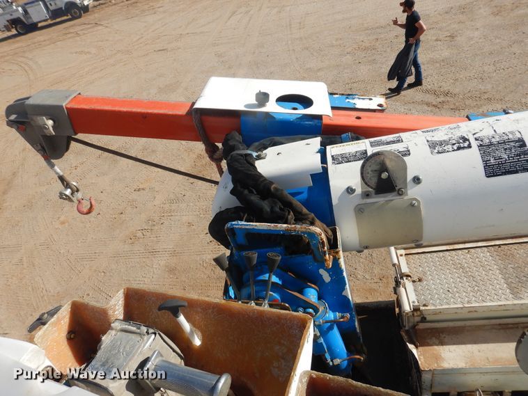 image for item DJ4905 1999 GMC C7500  bucket truck