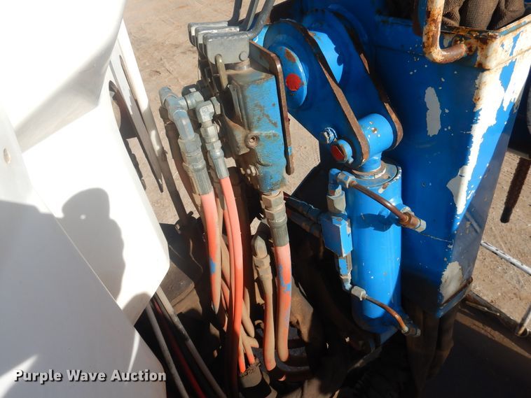 image for item DJ4905 1999 GMC C7500  bucket truck