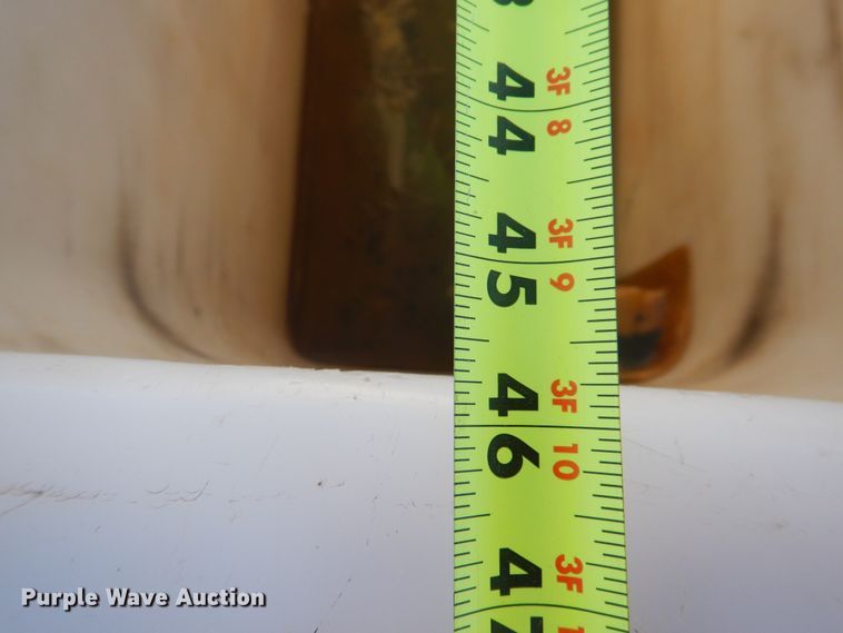 image for item DJ4905 1999 GMC C7500  bucket truck