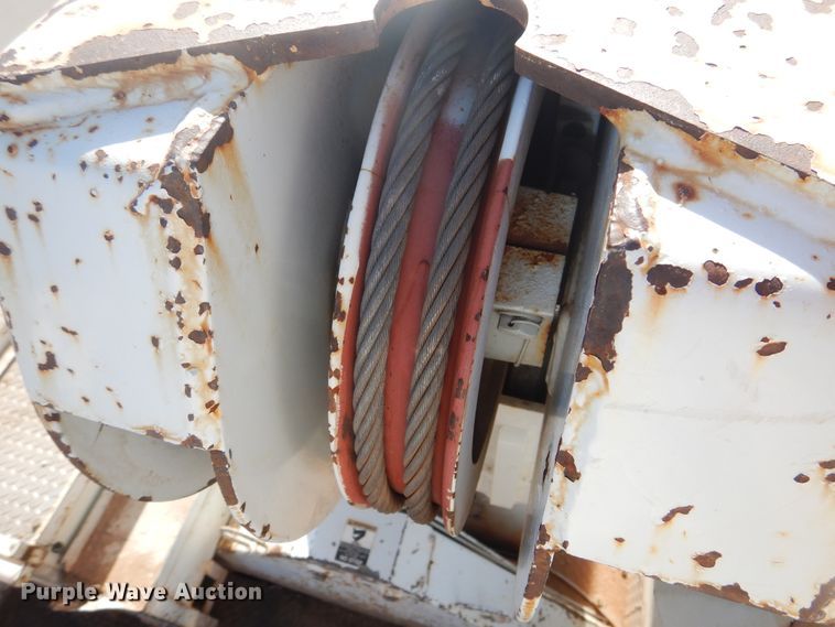 image for item DJ4905 1999 GMC C7500  bucket truck