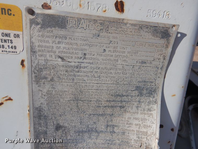 image for item DJ4905 1999 GMC C7500  bucket truck