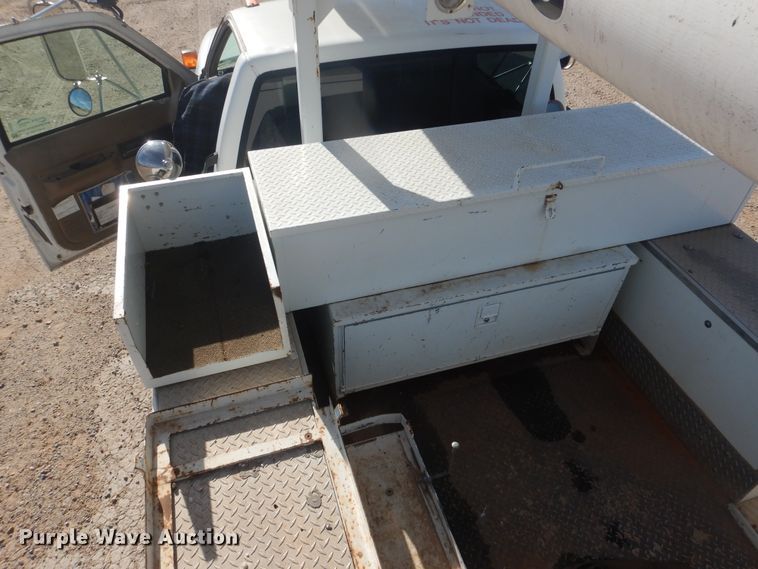 image for item DJ4905 1999 GMC C7500  bucket truck