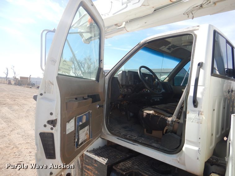 image for item DJ4905 1999 GMC C7500  bucket truck