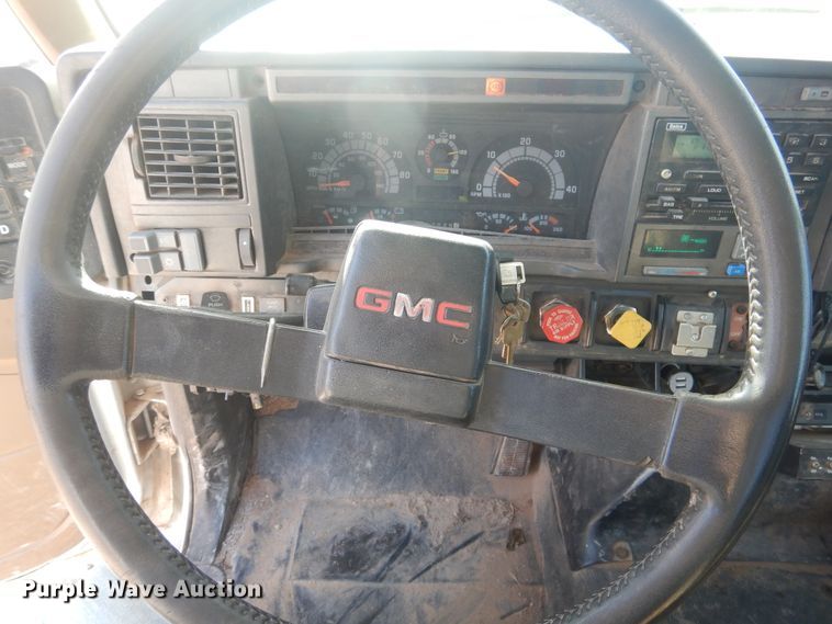 image for item DJ4905 1999 GMC C7500  bucket truck