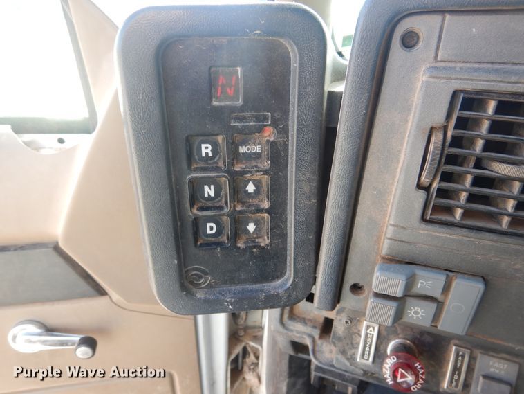 image for item DJ4905 1999 GMC C7500  bucket truck