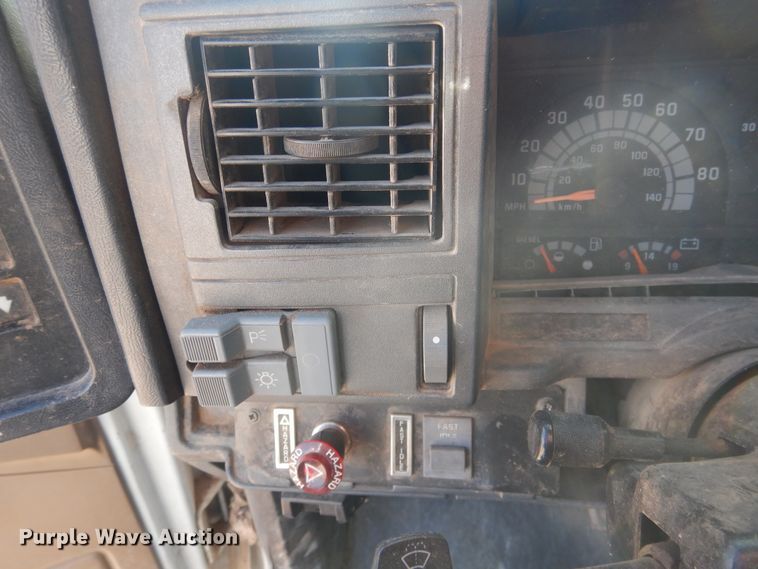 image for item DJ4905 1999 GMC C7500  bucket truck