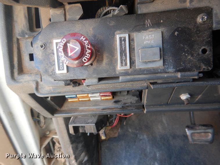 image for item DJ4905 1999 GMC C7500  bucket truck