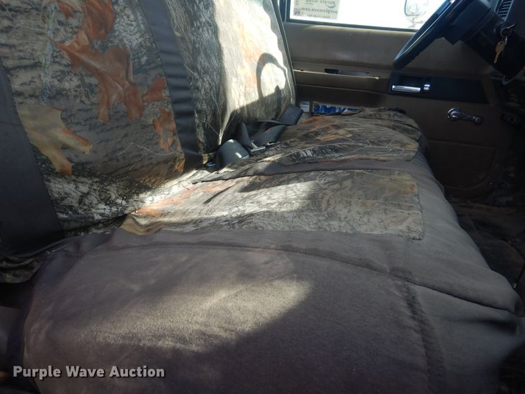 image for item DJ4905 1999 GMC C7500  bucket truck