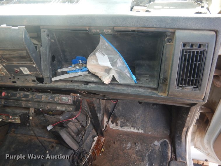 image for item DJ4905 1999 GMC C7500  bucket truck