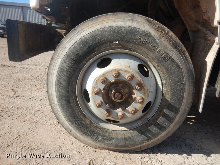 image for item DJ4905 1999 GMC C7500  bucket truck