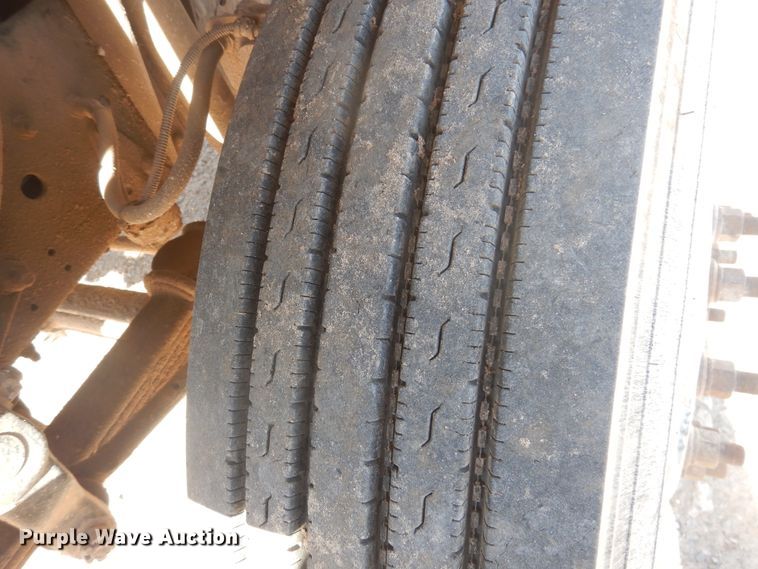 image for item DJ4905 1999 GMC C7500  bucket truck