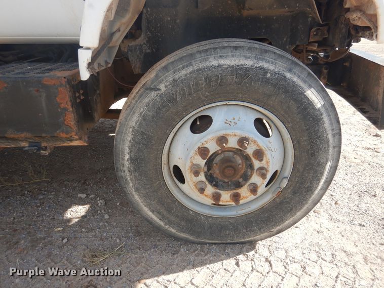 image for item DJ4905 1999 GMC C7500  bucket truck