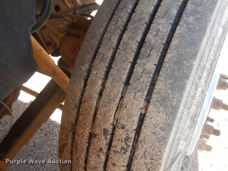 image for item DJ4905 1999 GMC C7500  bucket truck