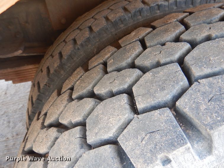 image for item DJ4905 1999 GMC C7500  bucket truck