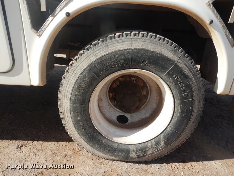 image for item DJ4905 1999 GMC C7500  bucket truck