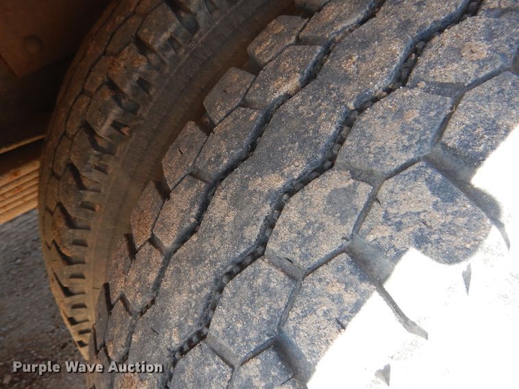 image for item DJ4905 1999 GMC C7500  bucket truck