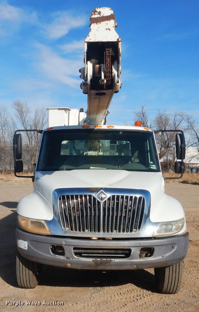 image for item DJ4906 2007 International 4300  bucket truck