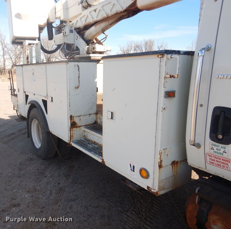 image for item DJ4906 2007 International 4300  bucket truck