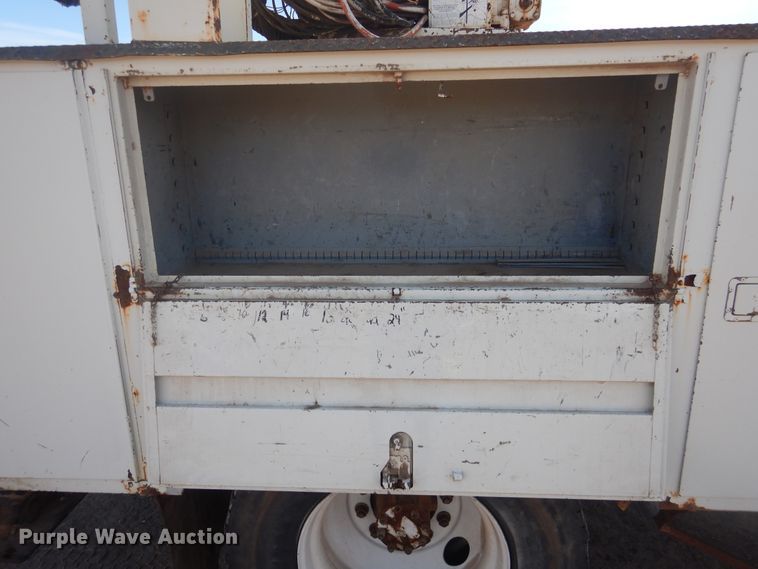 image for item DJ4906 2007 International 4300  bucket truck