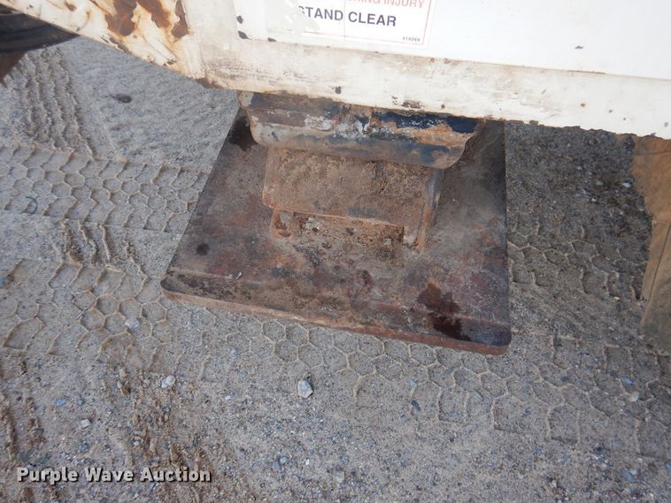 image for item DJ4906 2007 International 4300  bucket truck